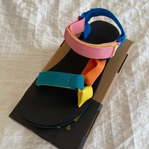 BRAND NEW IN BOX Teva Original Universal Sandals